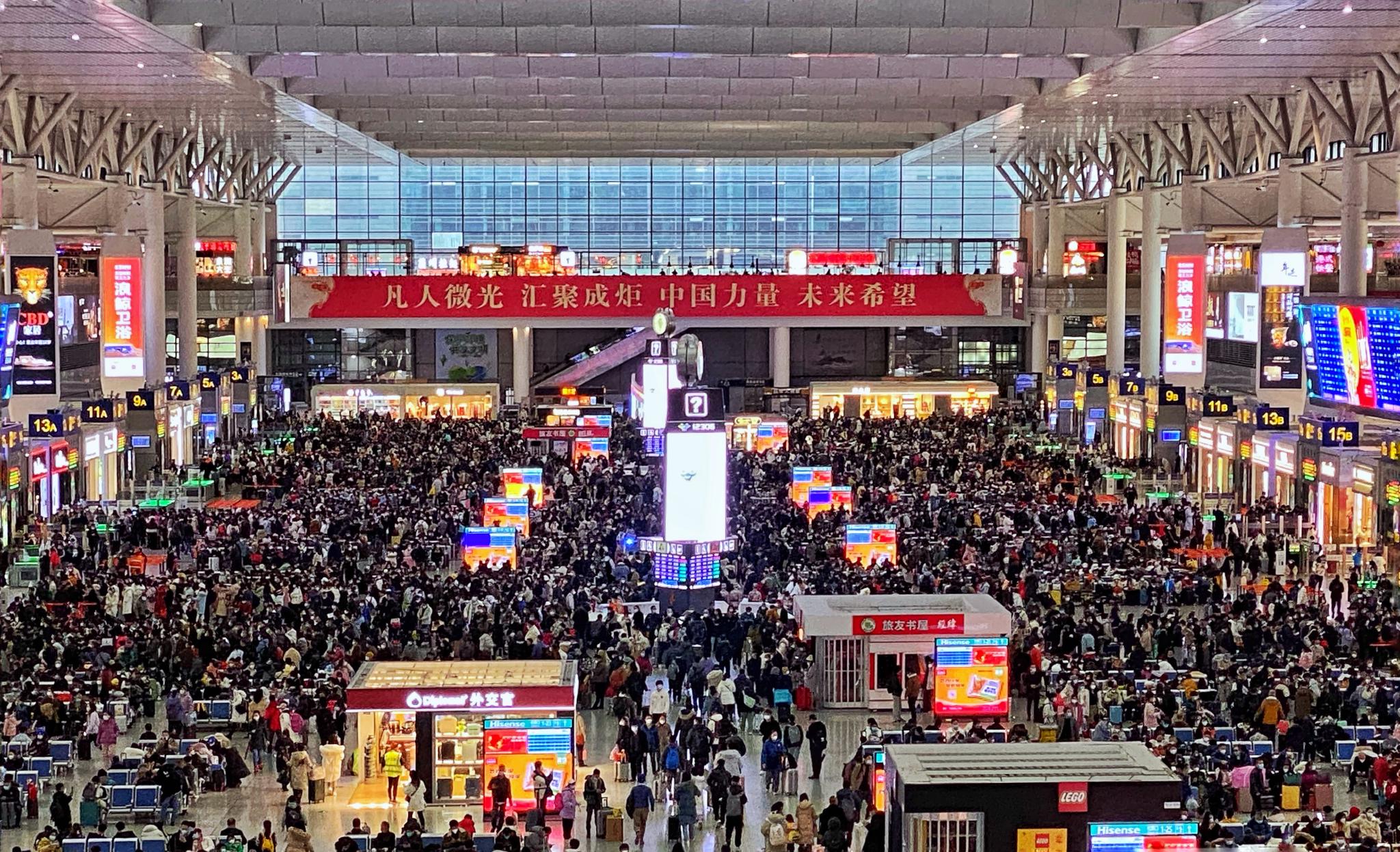 虹桥火车站候车室.摄影:蒋辰奇