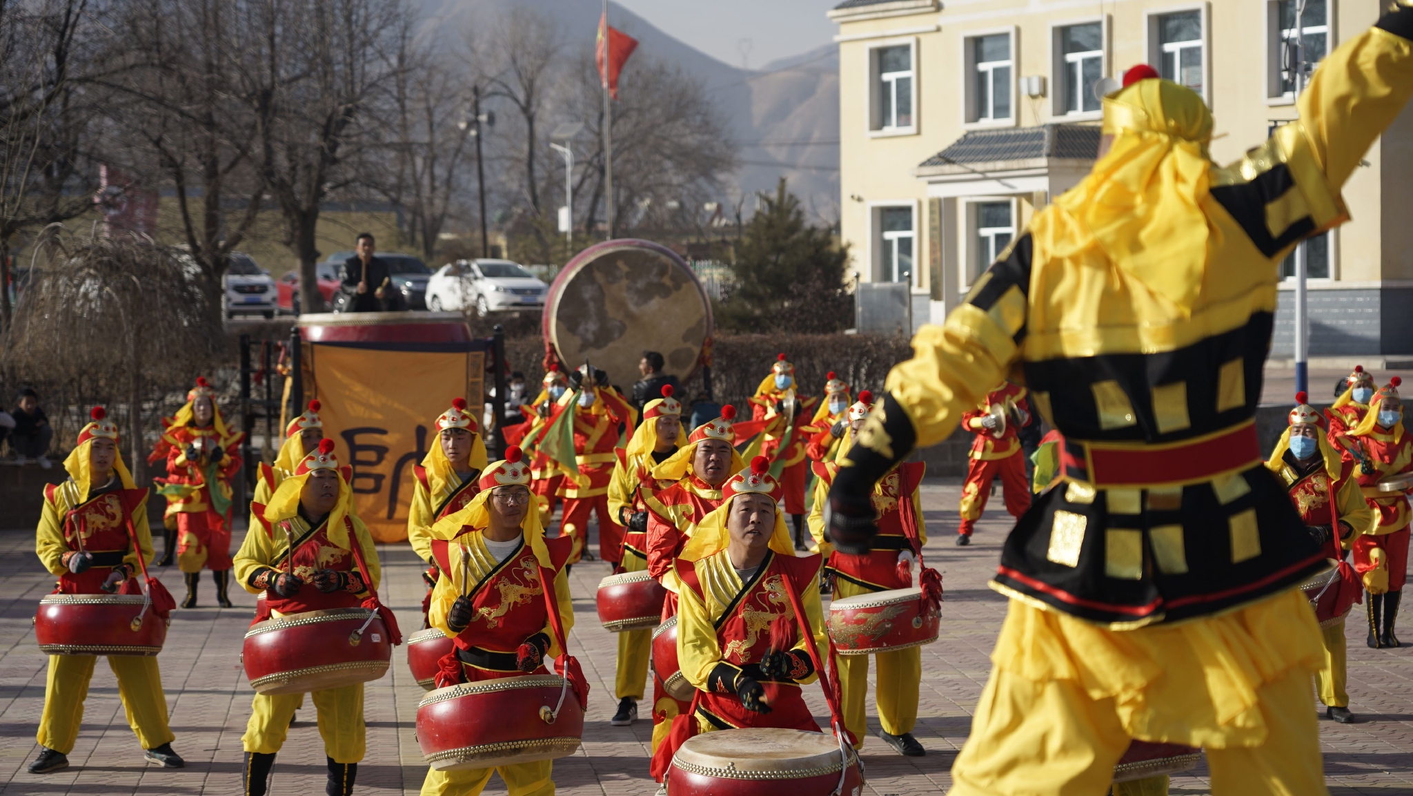 青海民和:锣鼓声声盼春来|青海|锣鼓队|锣鼓声_新浪新闻