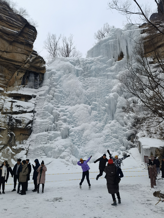 雪地露营、赏玩冰瀑、亲子冰嬉……密云开启冬日旅游热潮
