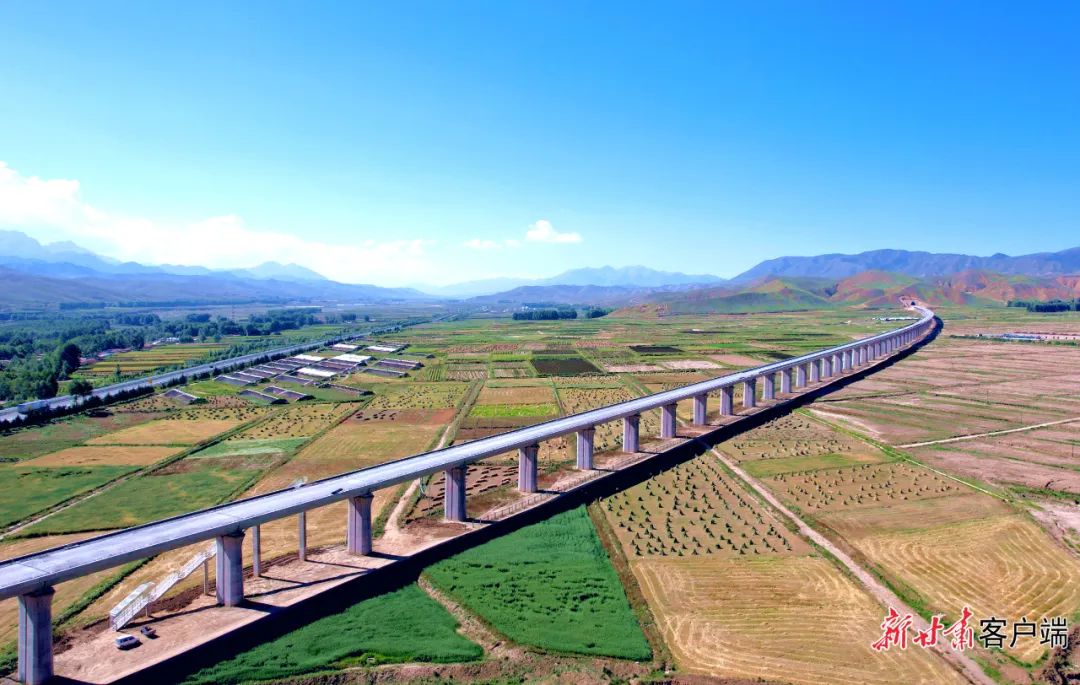 兰张三四线铁路武威天祝段高架桥.新甘肃·甘肃日报记者 金奉乾摄