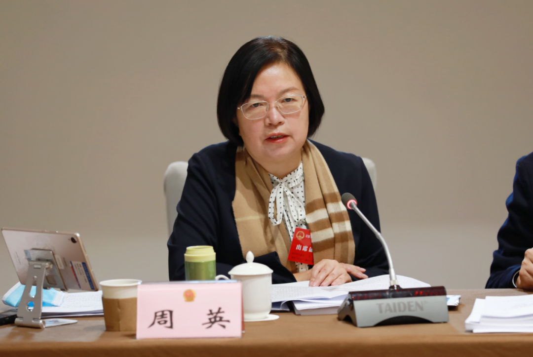 省人大代表周英