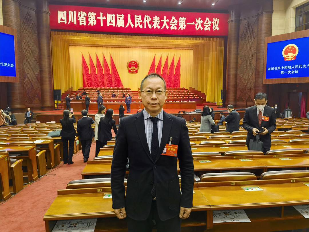 四川省人大代表唐坤银：取消烟花“禁燃令”的建议被报道后 两天收到上万条支持信息