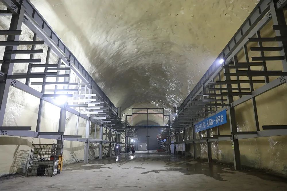 新春走基层丨走进世界最深地下实验室