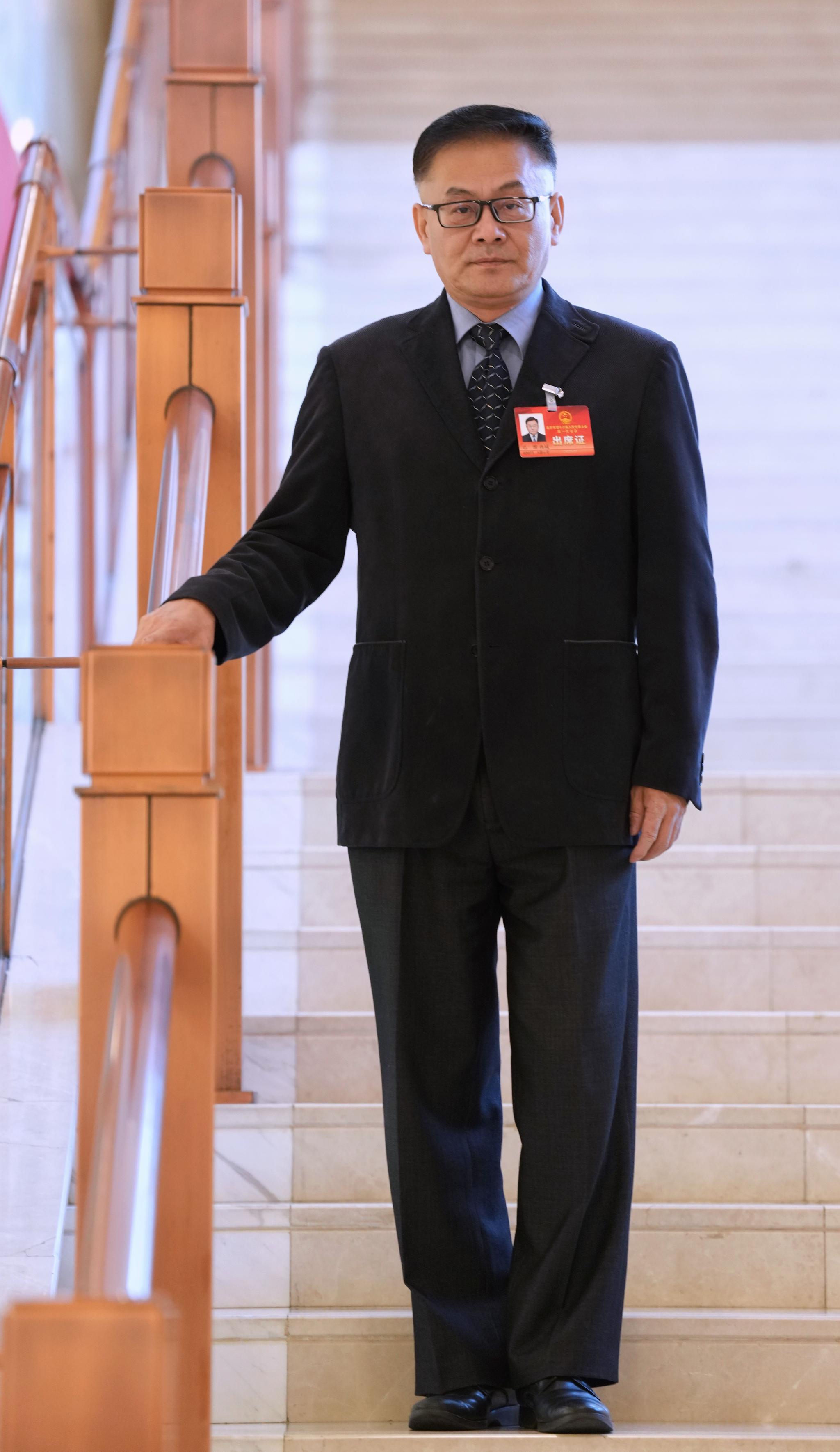 北京市人大代表,北京舞蹈学院党委书记巴图.新京报记者 陶冉 摄