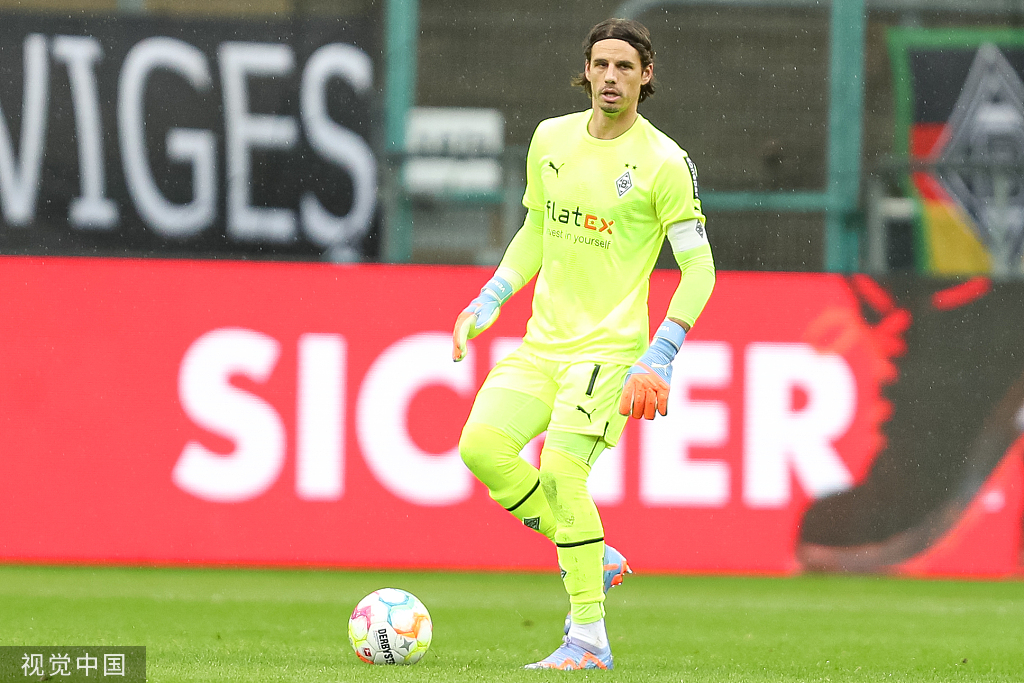 准备接受体检19日凌晨,多位媒体人报道,门兴门将,瑞士国门索默抵达