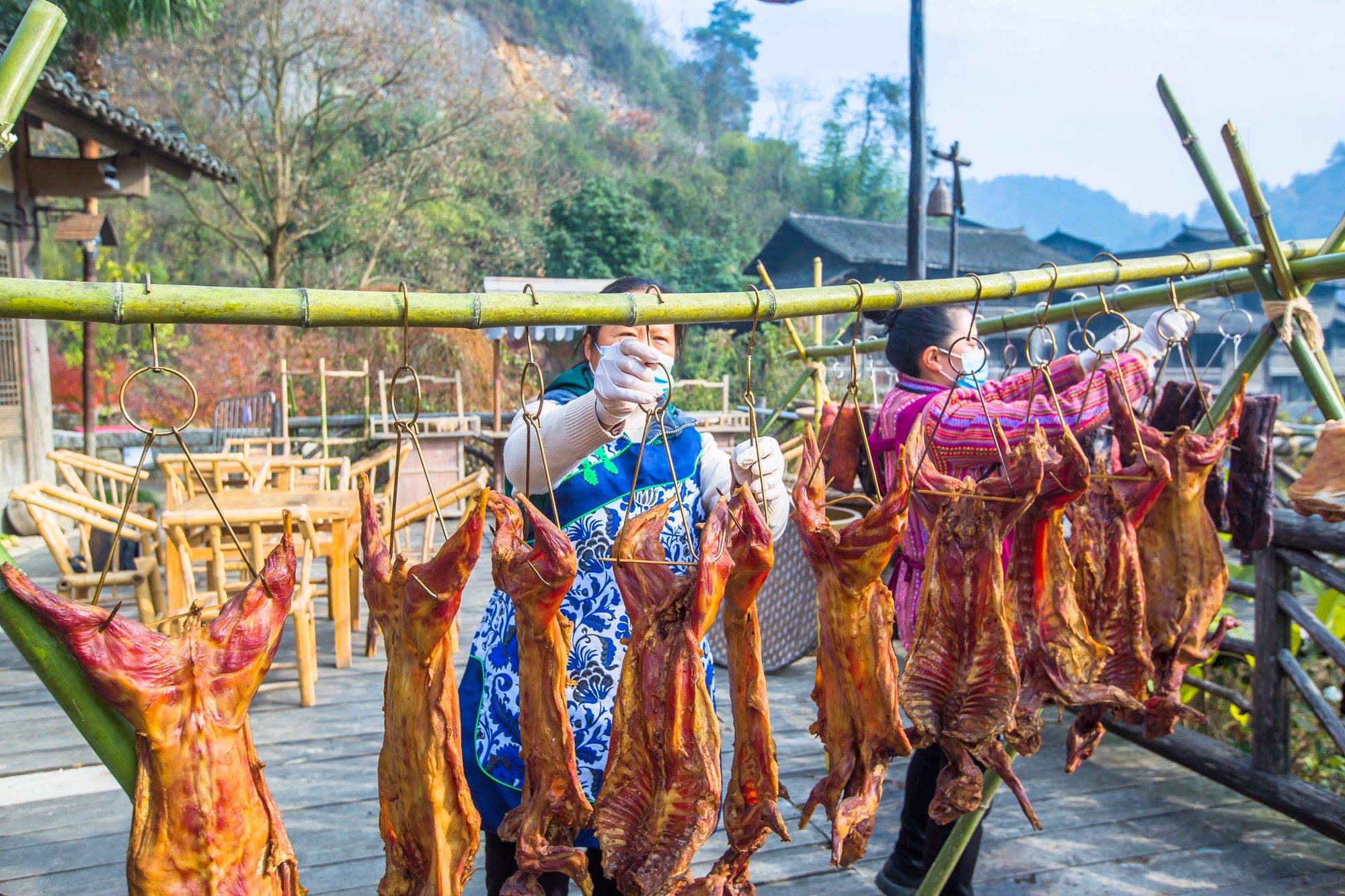 贵州遵义有一座乌江寨,山清水秀,充满浪漫,是休闲旅游的好去处|乌江|吊脚楼|纸坊_新浪新闻