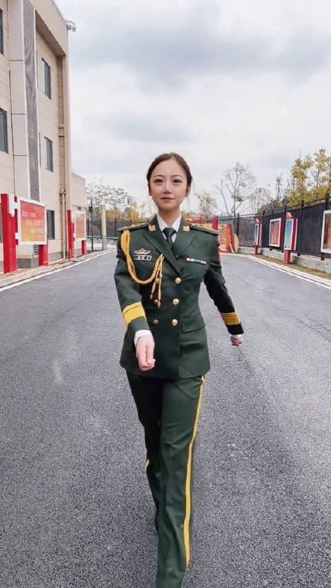 英姿飒爽武警女兵变装视频来了你最喜欢哪一套人民武警