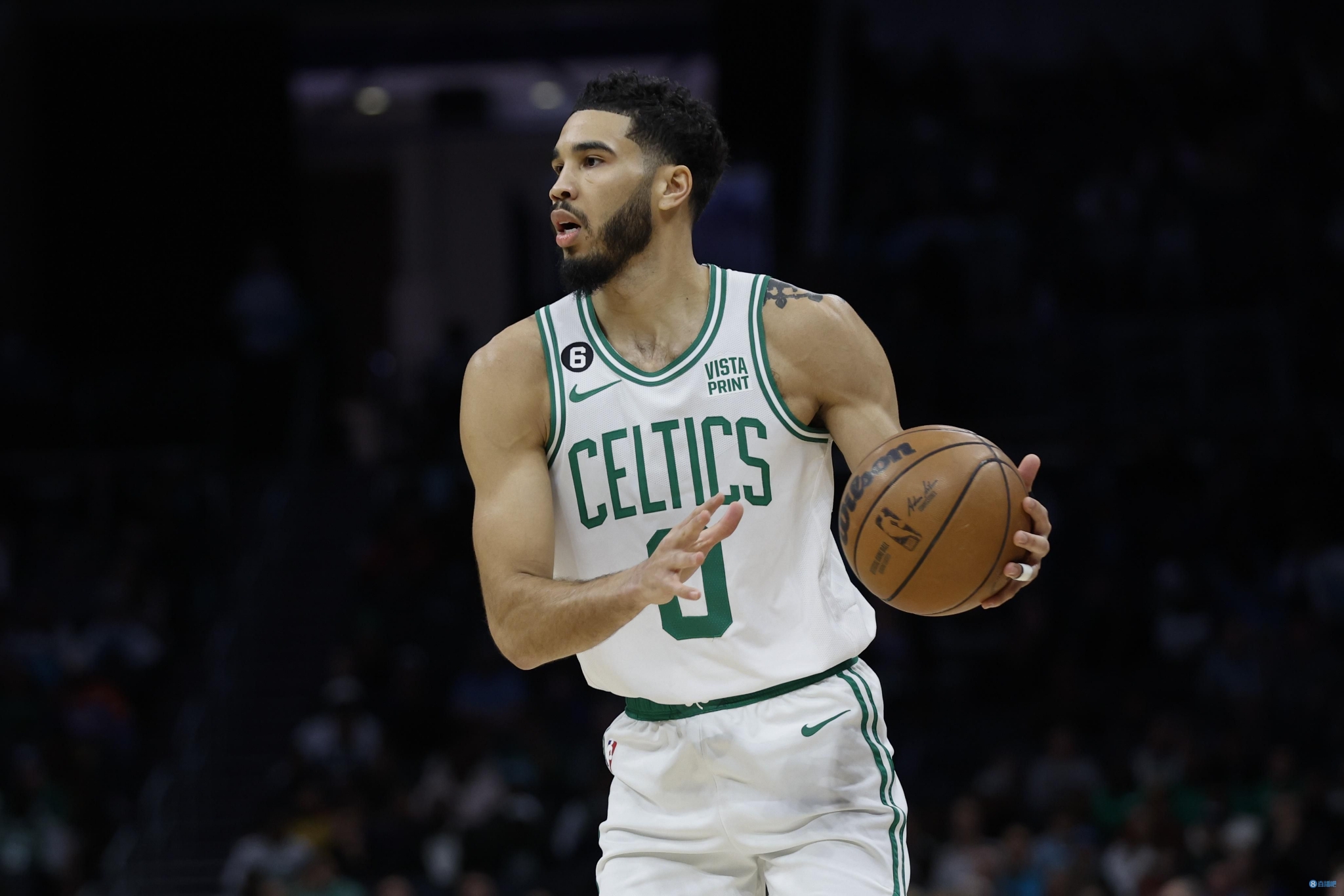 直播吧1月20日讯 今日nba常规赛,凯尔特人在主场121-118加时战胜勇士.