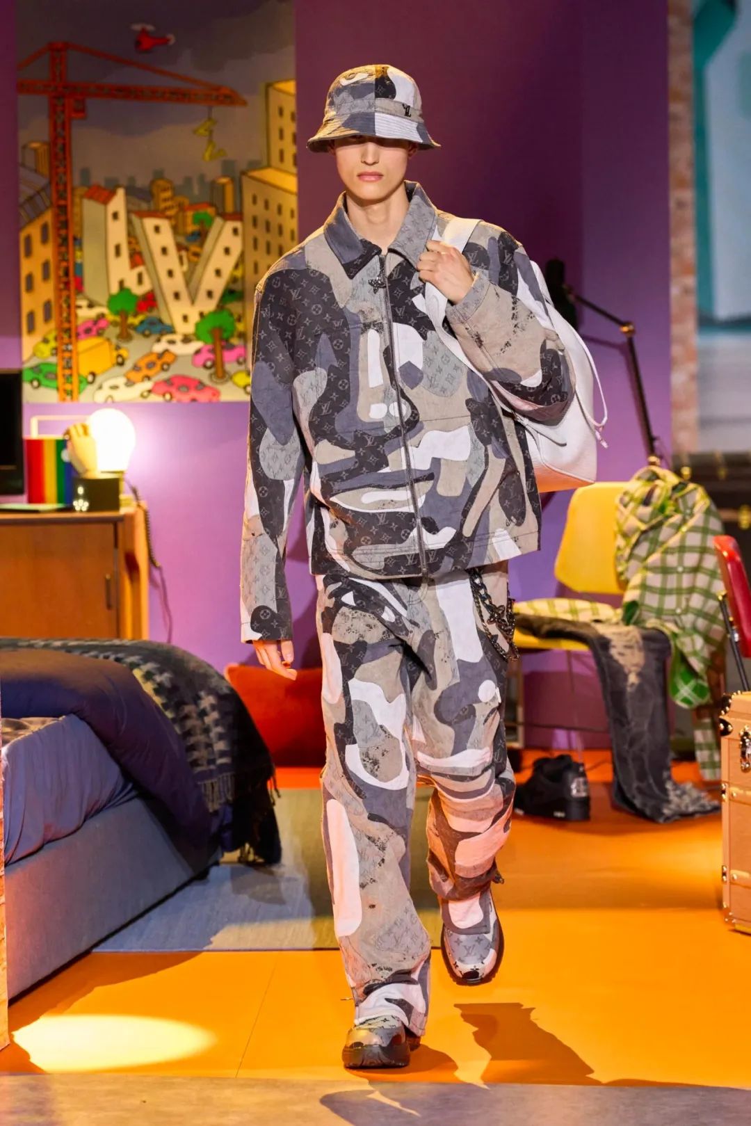 lv新款男装la8wbj(lv新款男装2023)-第2张图片-原单渠道
