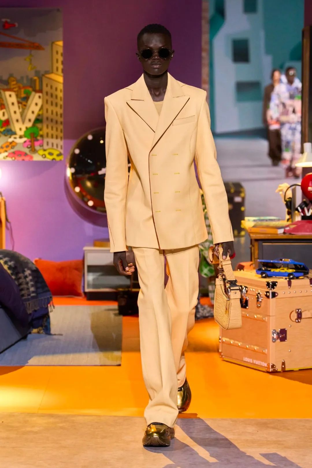 lv新款衣服图片及价格_lv新款衣服2023