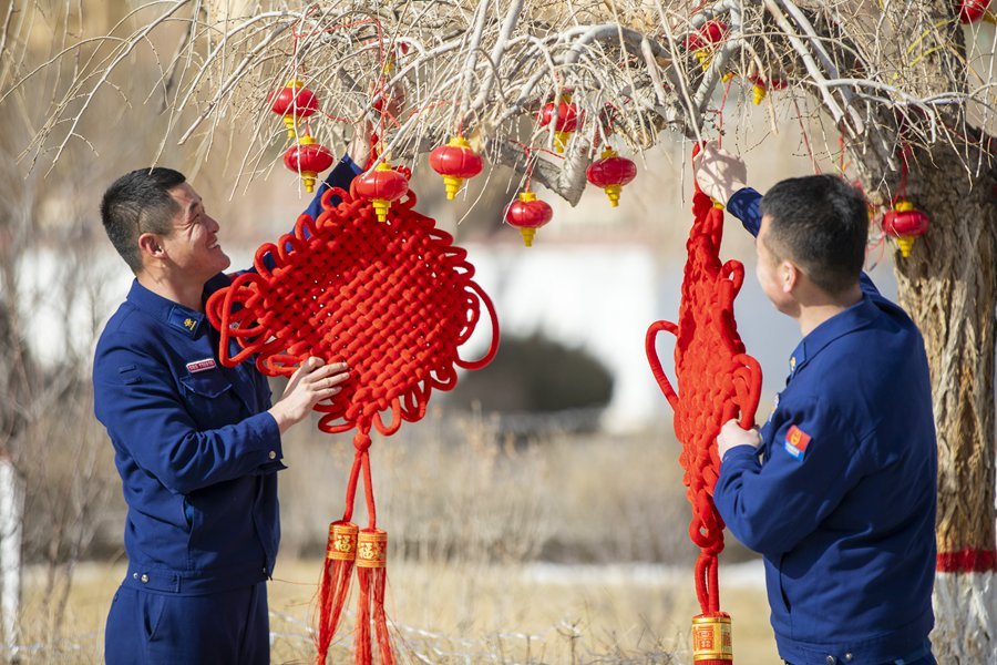 甘肃张掖:张灯结彩迎新春 消防队里年味浓|甘肃省|张掖市