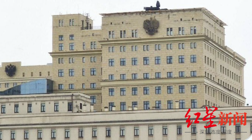 ↑社交平台上流传图片显示，俄罗斯首都莫斯科的建筑顶部疑似安装了防空系统