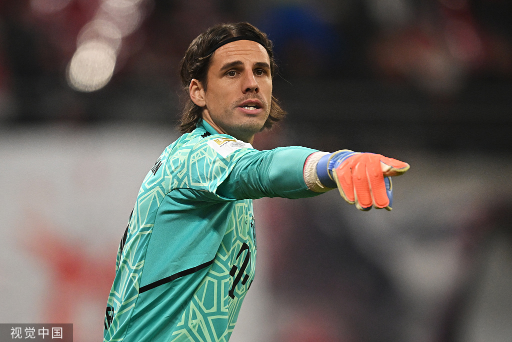 瑞士门神索默刚刚转会拜仁,就代表球队登场.