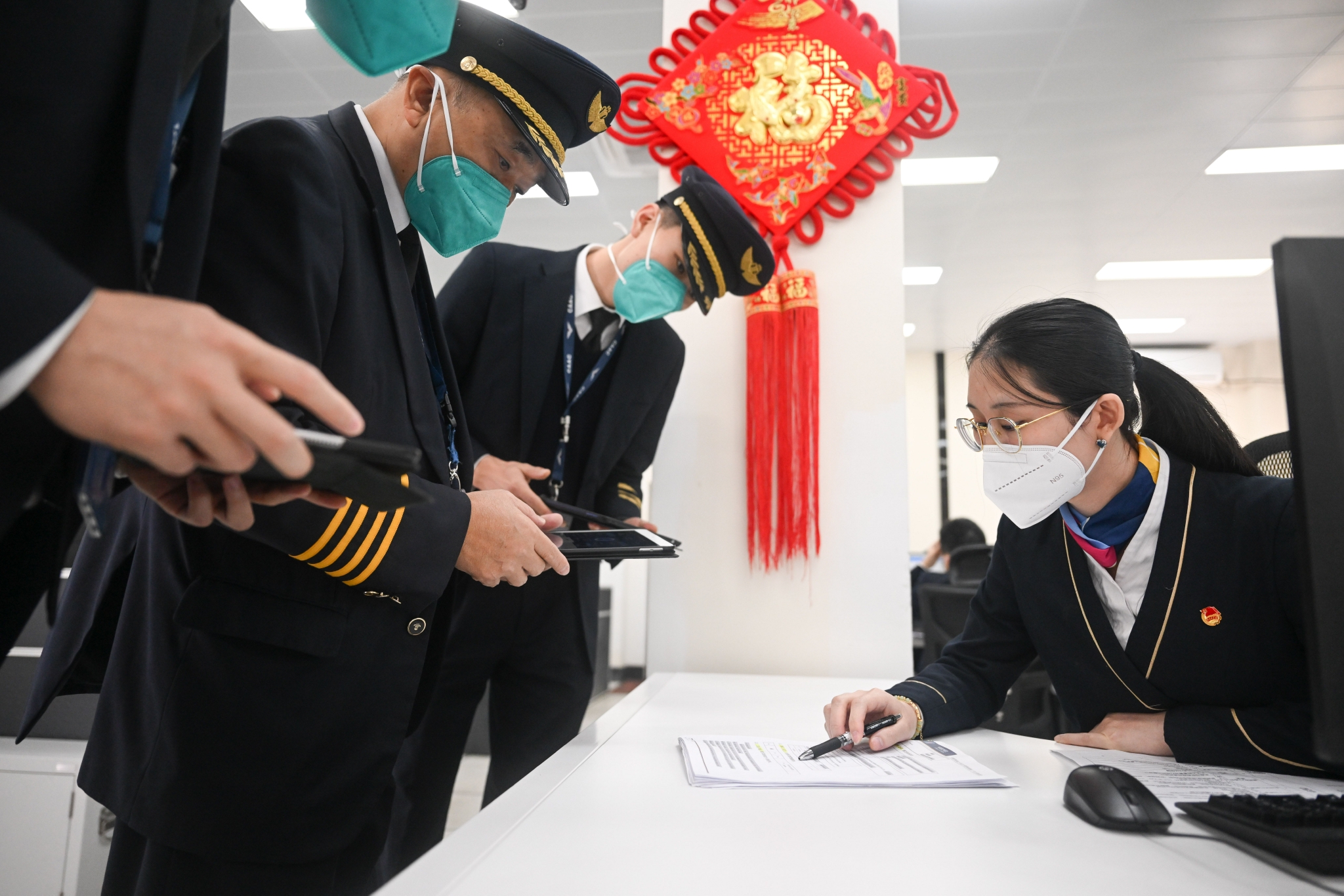 春运期间的航班运行"管家"——民航签派员|南方航空|航班|海南_新浪