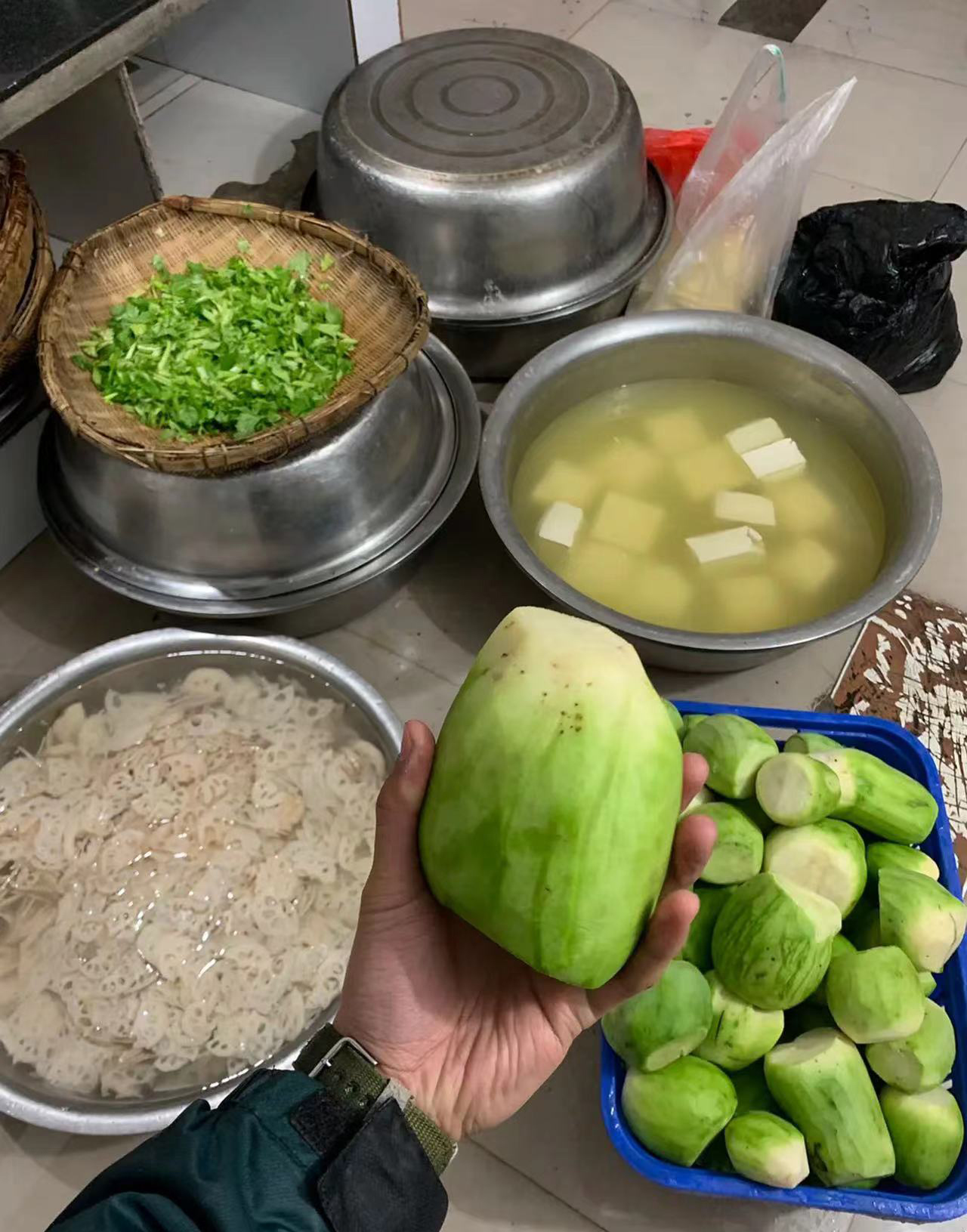 翻山越岭的誓言，抵不过一墙之隔的真心