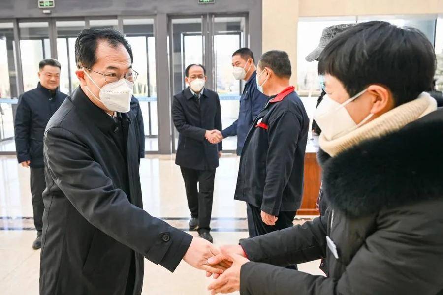 滨州职业学院领导走访慰问春节值班人员