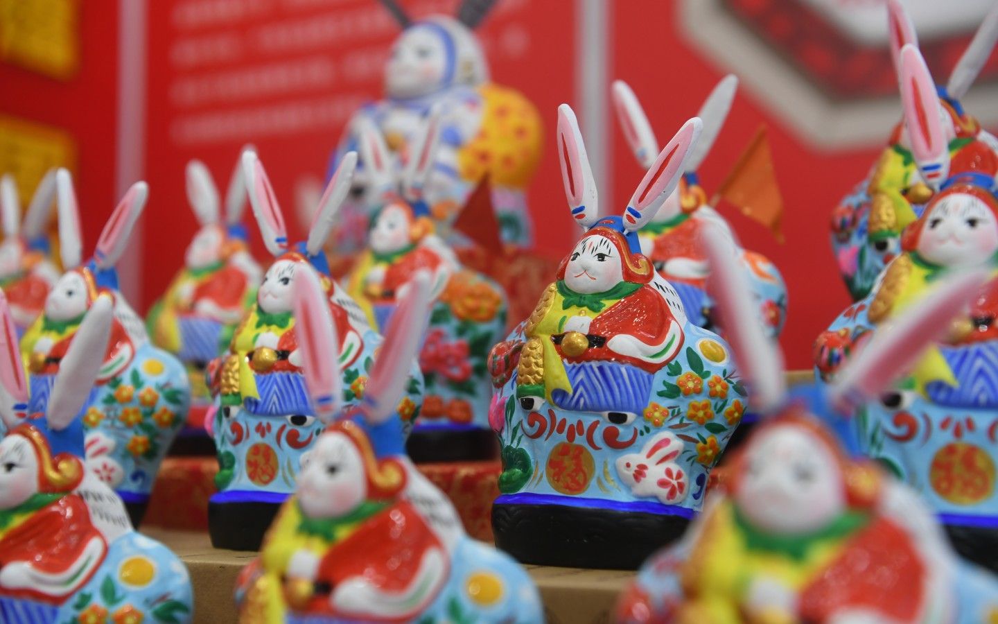 张忠强制作的兔儿爷.新京报记者 王颖 摄