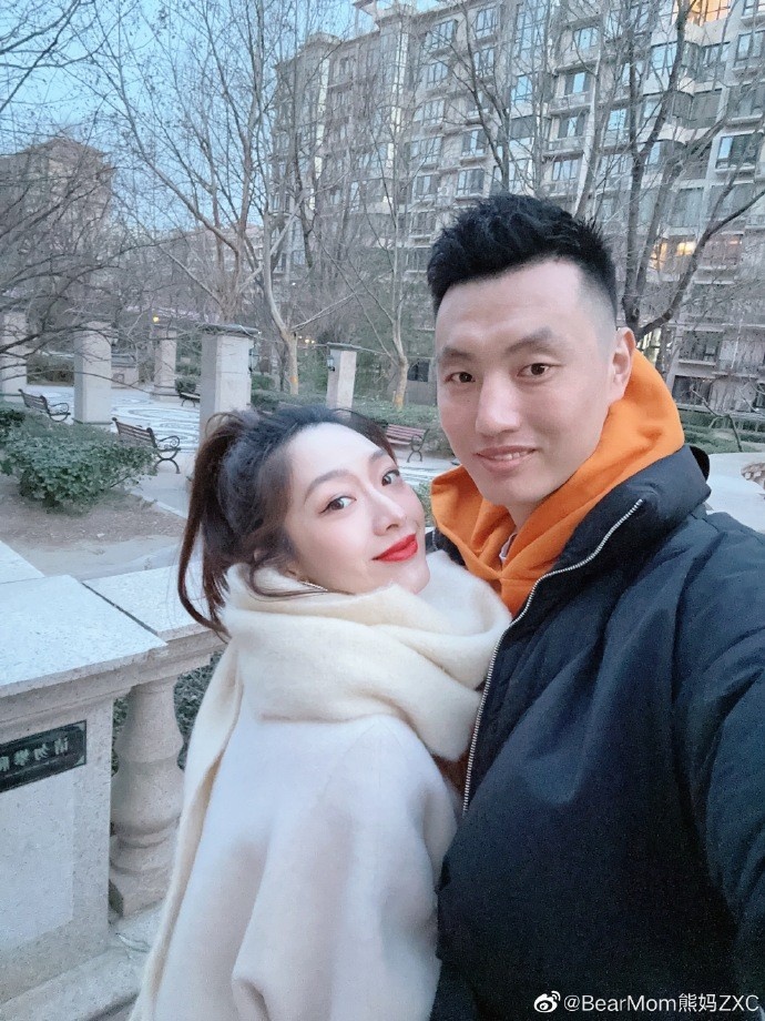翟晓川晒与妻子合照:祝大家新年快乐 身体健康 一定成92|翟晓川