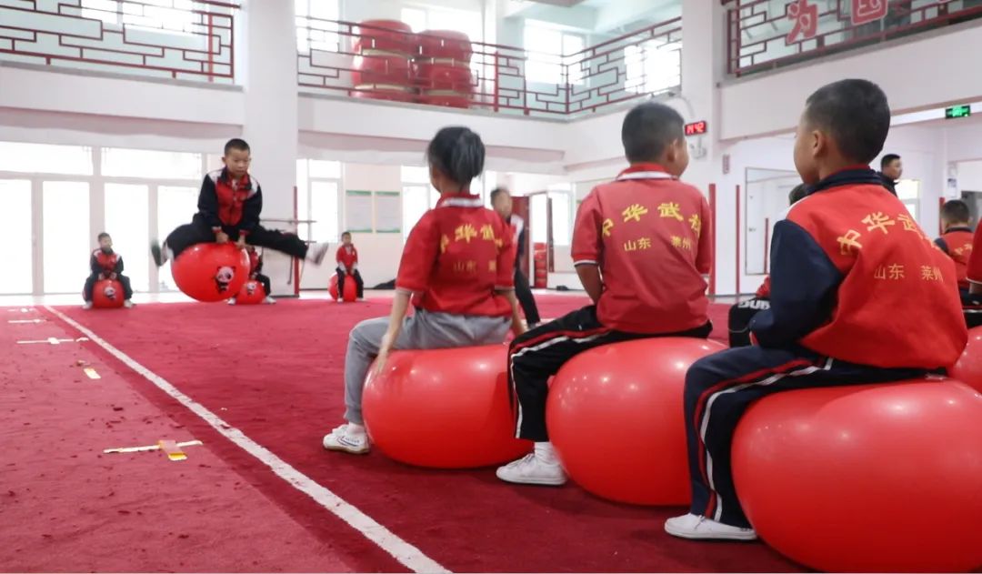 莱州中华武校的孩子们在学校训练.新京报记者 吕文君 周的 摄
