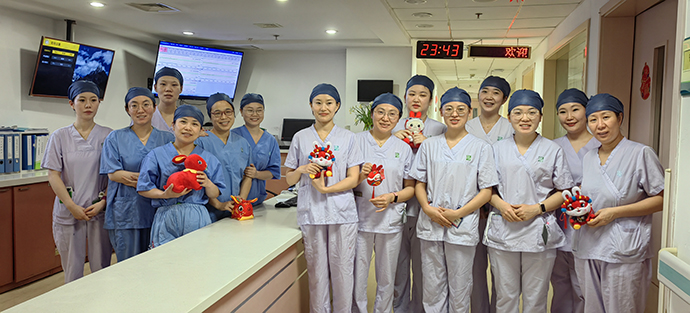 上海市第一妇婴保健院东院产房值班医护合影。