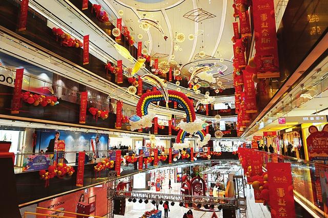 图②1月21日,阳曲县青龙古镇内大红灯笼高高挂,节日气氛扑面而来.