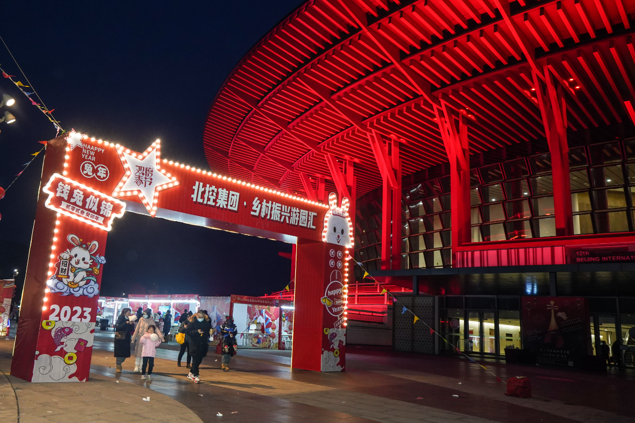 怀柔雁栖湖畔办起大集,非遗展示,特色小吃,还能买到扶贫农产品_新浪