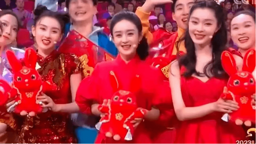 春晚女星全员惊艳!赵丽颖大气,热依扎美艳,蒋依依像童话公主|赵丽颖|宋轶|蒋依依_新浪新闻