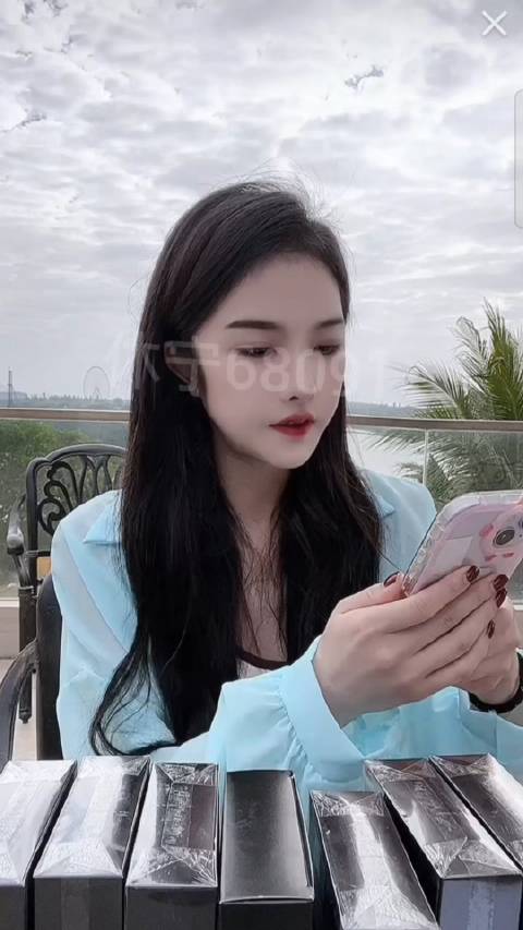 次惑小仙女展示身材好像有点瘦