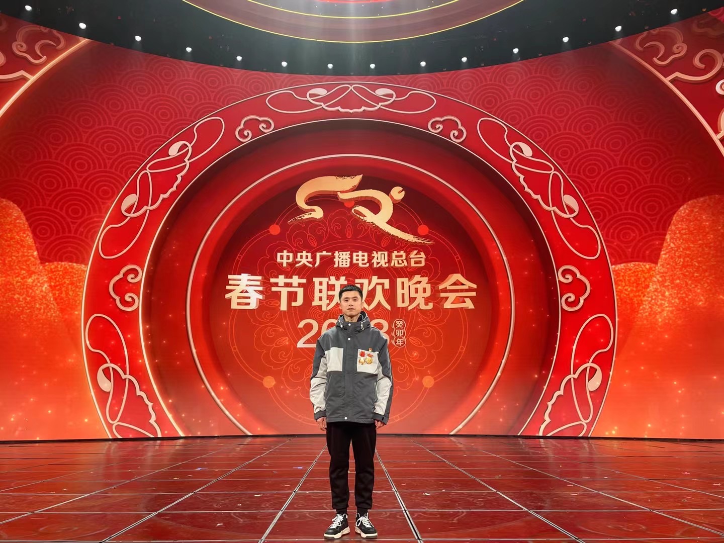 登上2023年央视春晚,快递小哥刘阔这样说|刘阔|快递|春晚_新浪新闻