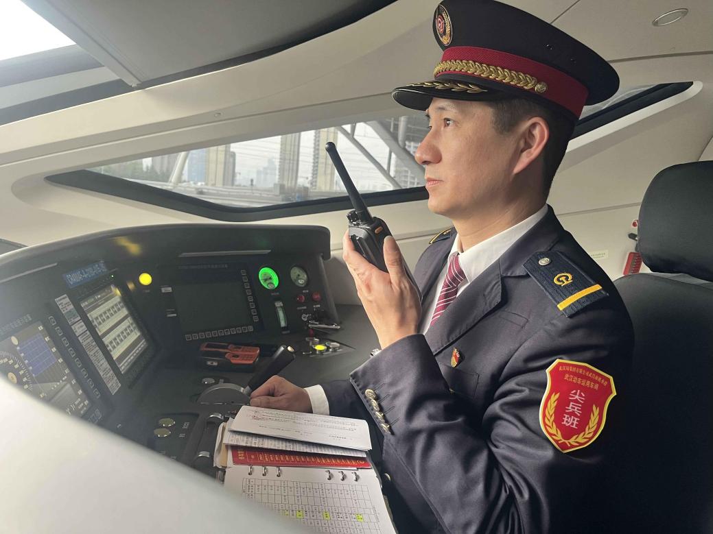 高铁司机董林的第25个春运|高铁_新浪财经_新浪网