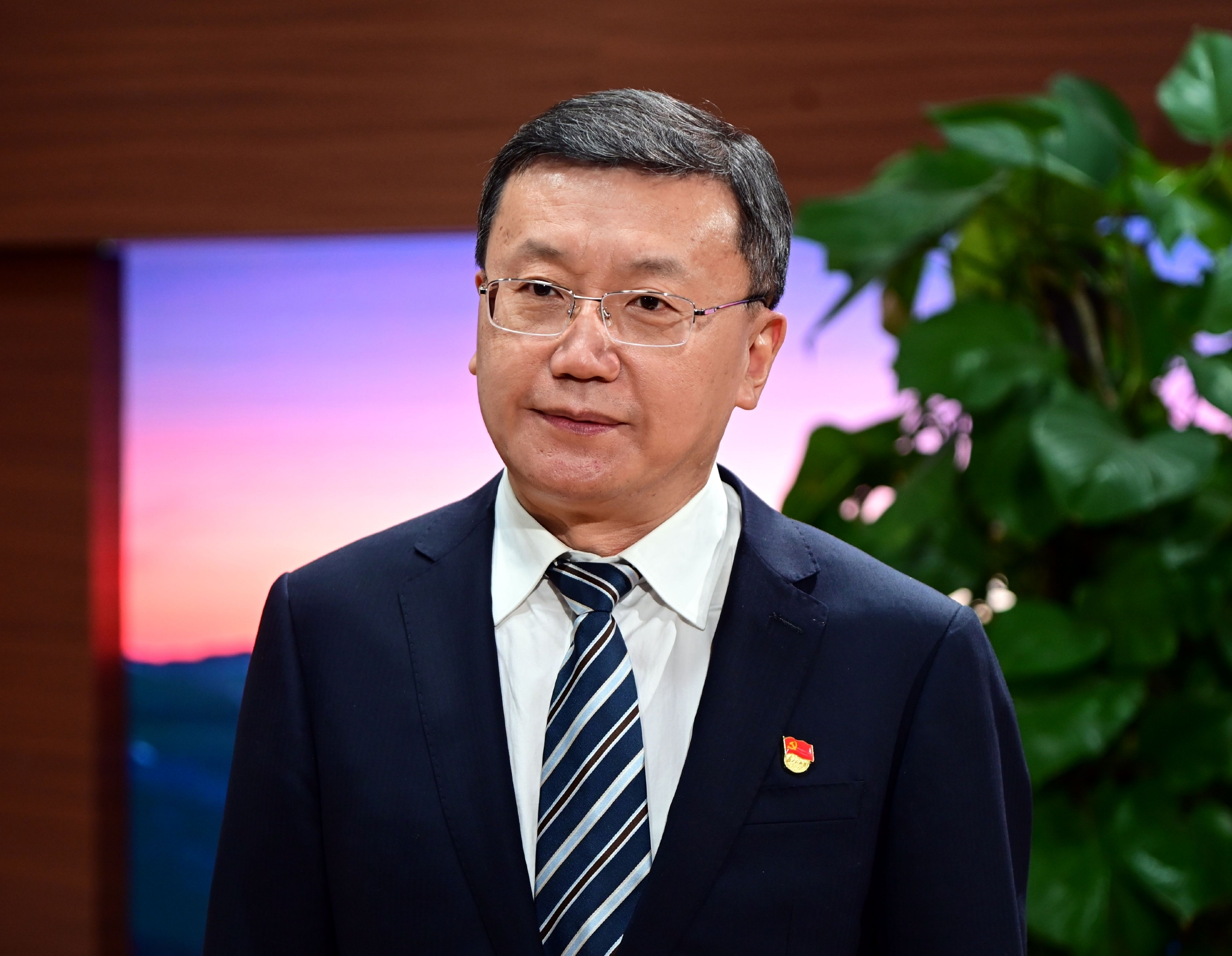 20日,黑龙江省财政厅党组成员,副厅长赵谦接受采访,对20条措施中涉及