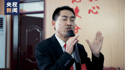 △刘秀祥给孩子们演讲