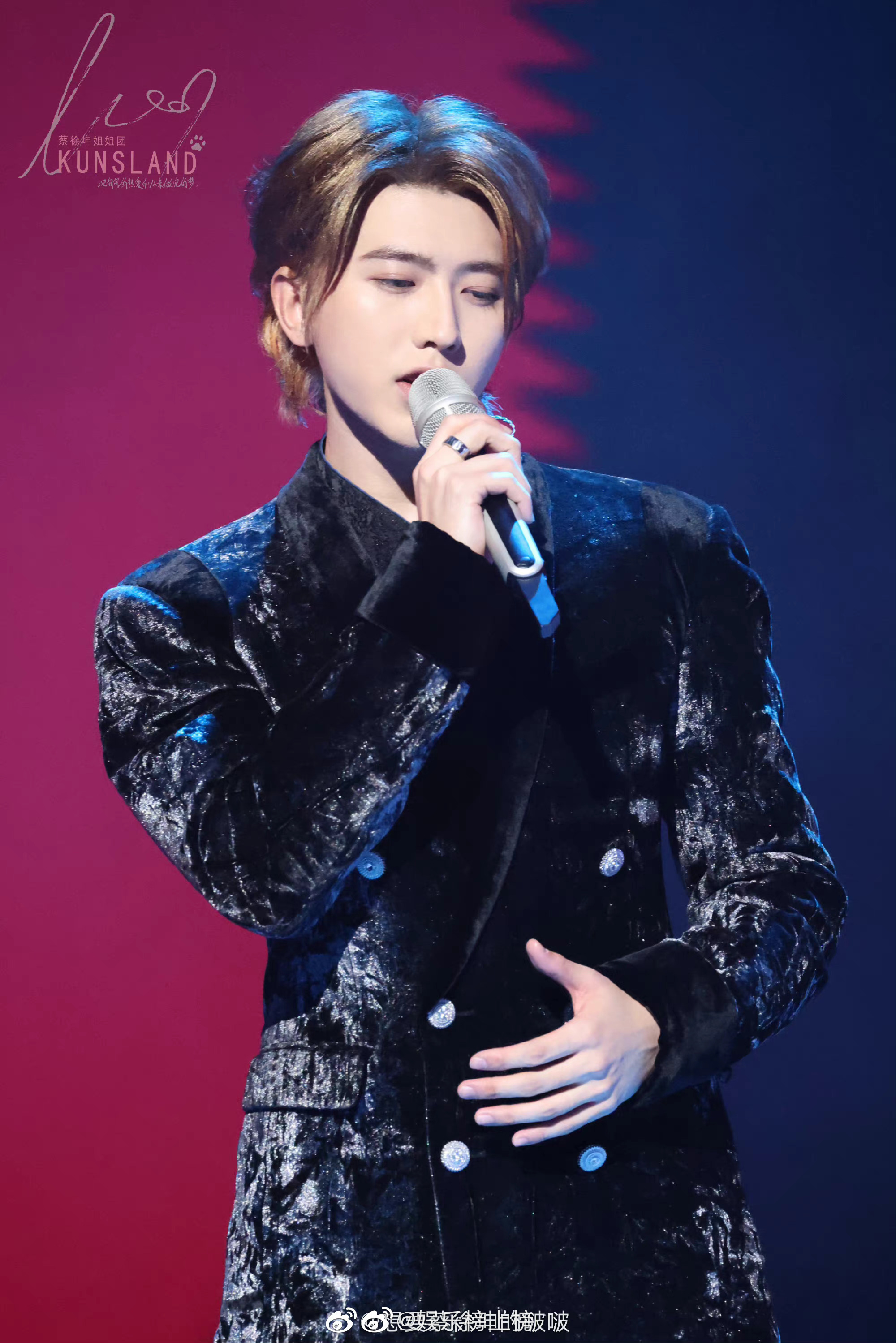 蔡徐坤今晚国风吟唱兔年首舞台，来一起看啊|蔡徐坤|国风|舞台_新浪新闻