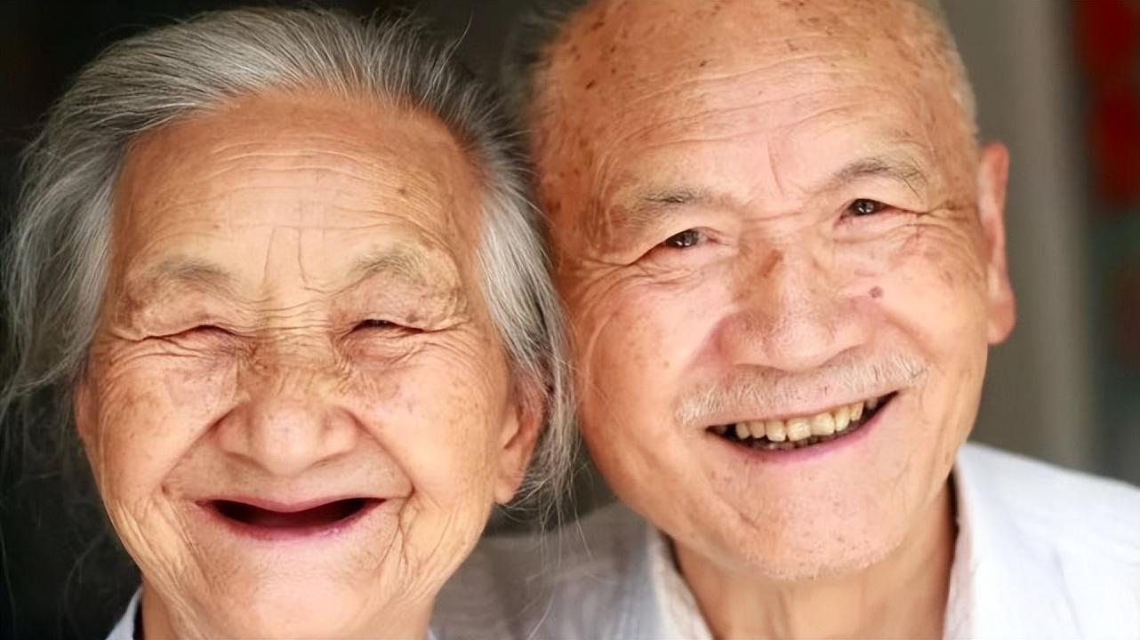 有的老人四世同堂甚至五世同堂,这是多么幸福的事情.