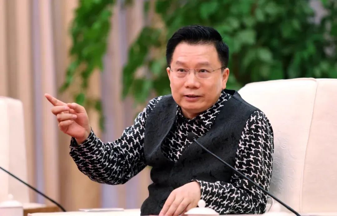 值班编辑 |江江被债务阴云笼罩着的中国家居首富车建新,可以缓口气了.