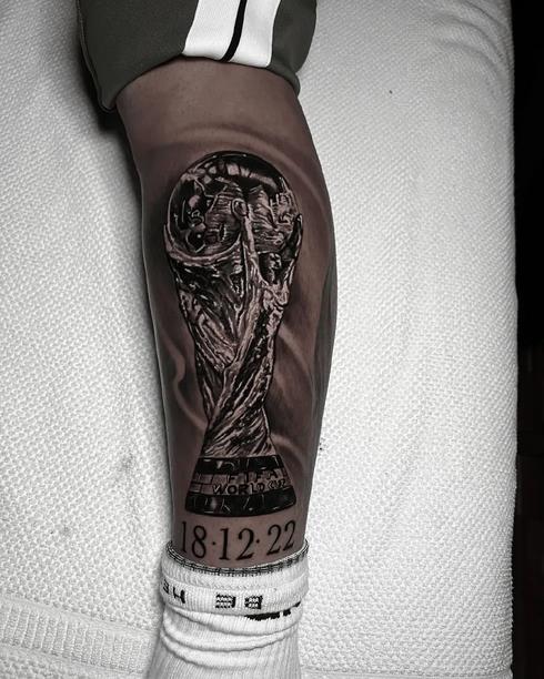 有点逼真帕雷德斯再添新纹身小腿处的大力神杯决赛日期