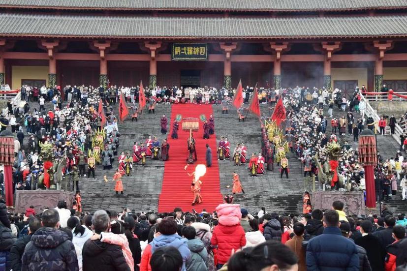 横店镇秦王宫景区春节假期首日游客已突破1万人次。（受访者供图）