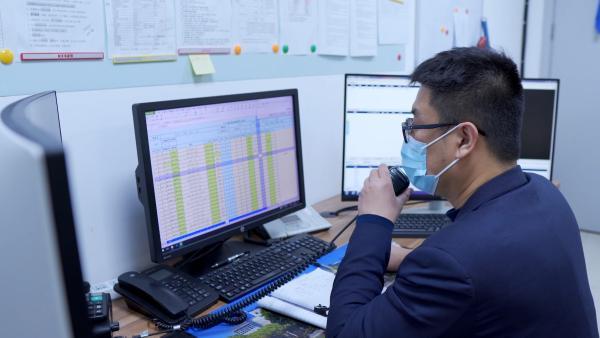 机场调度员:已四年没回家过春节,今年能回家很激动