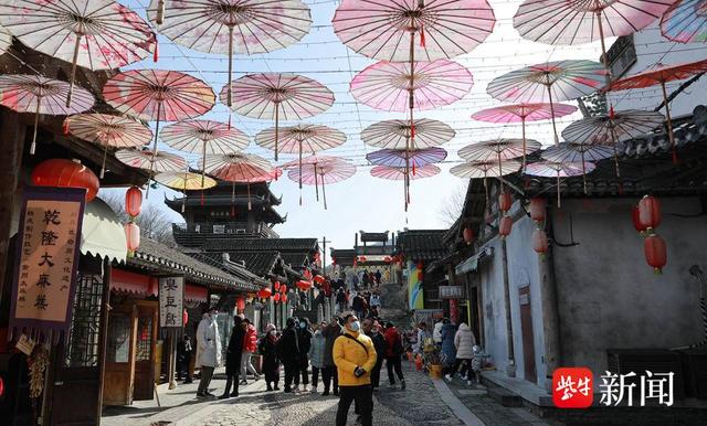新春走基层| 江苏句容:逛庙会 赏民俗 看非遗 品小吃 游客乐享春节假期