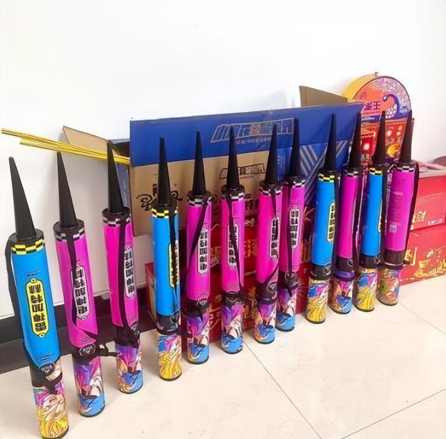 "自制加特林烟花"走红?业内人士提醒!|烟花_新浪财经_新浪网