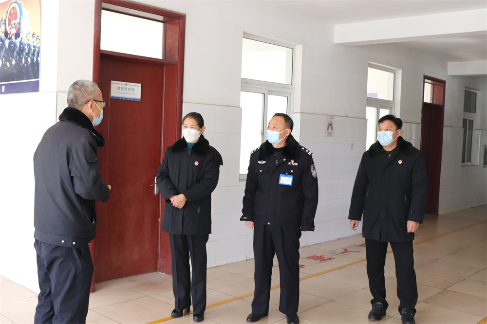 东海县检察院到看守所开展节前安全检查
