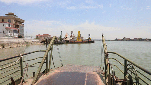 ↑搭乘渡轮 图/吃喝玩乐IN广州