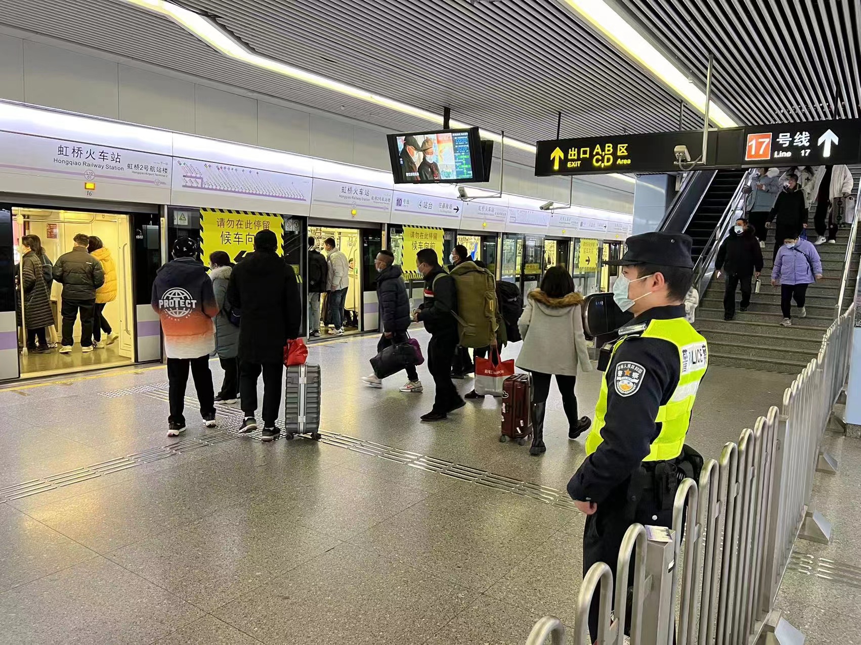 进博会前夕，虹桥火车站地铁实现“一体化安检”，减少旅客重复安检_专题 _ 文汇网