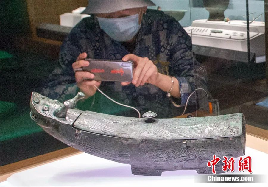 商代龙纹兕觥。张云 摄