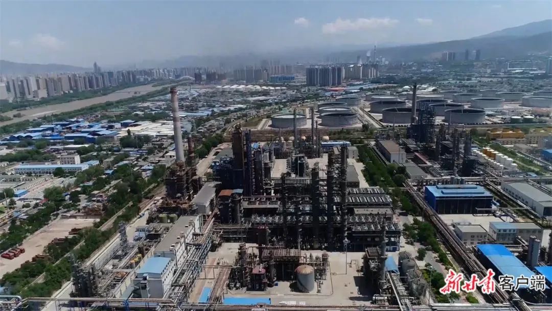 兰州石化公司厂区.徐博 摄