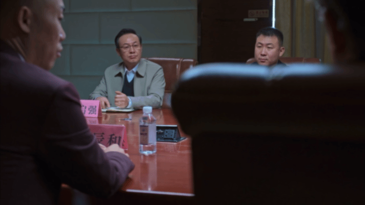 高启强是有点画画技能在身上的,开始还以为他在认认真真记笔记……|技能|高启强|记笔记_新浪新闻