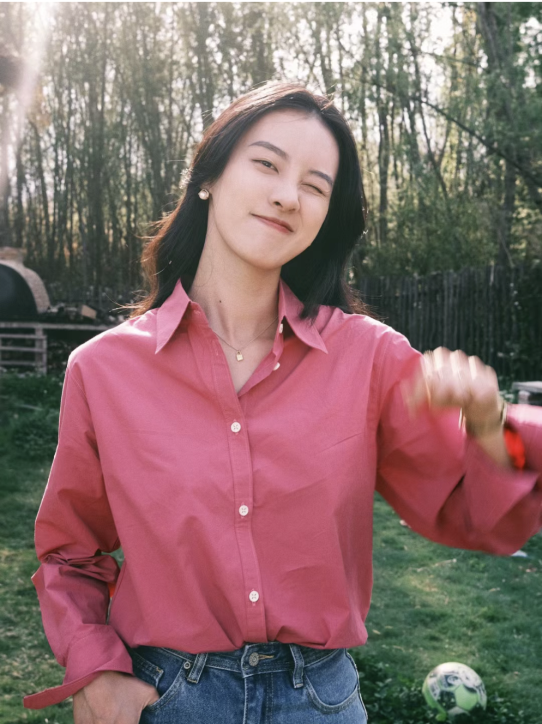 神隐许久的倪妮,一袭红裙重回巅峰|倪妮_新浪新闻