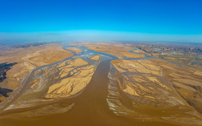 黄河滩涂万荣段壮美如画.