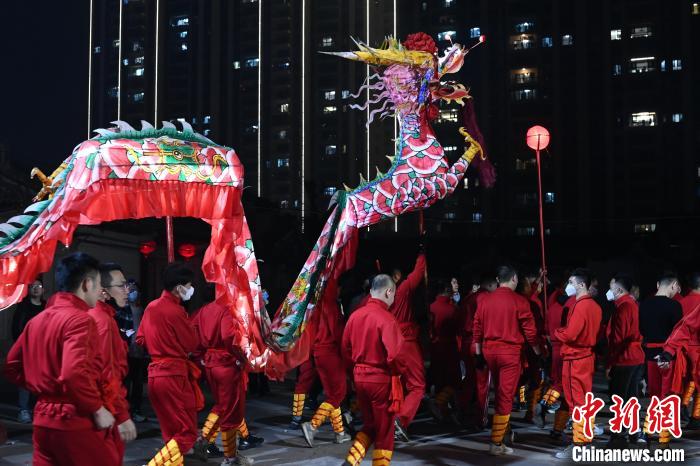 广东揭阳乔林烟花火龙贺岁巡游__财经头条