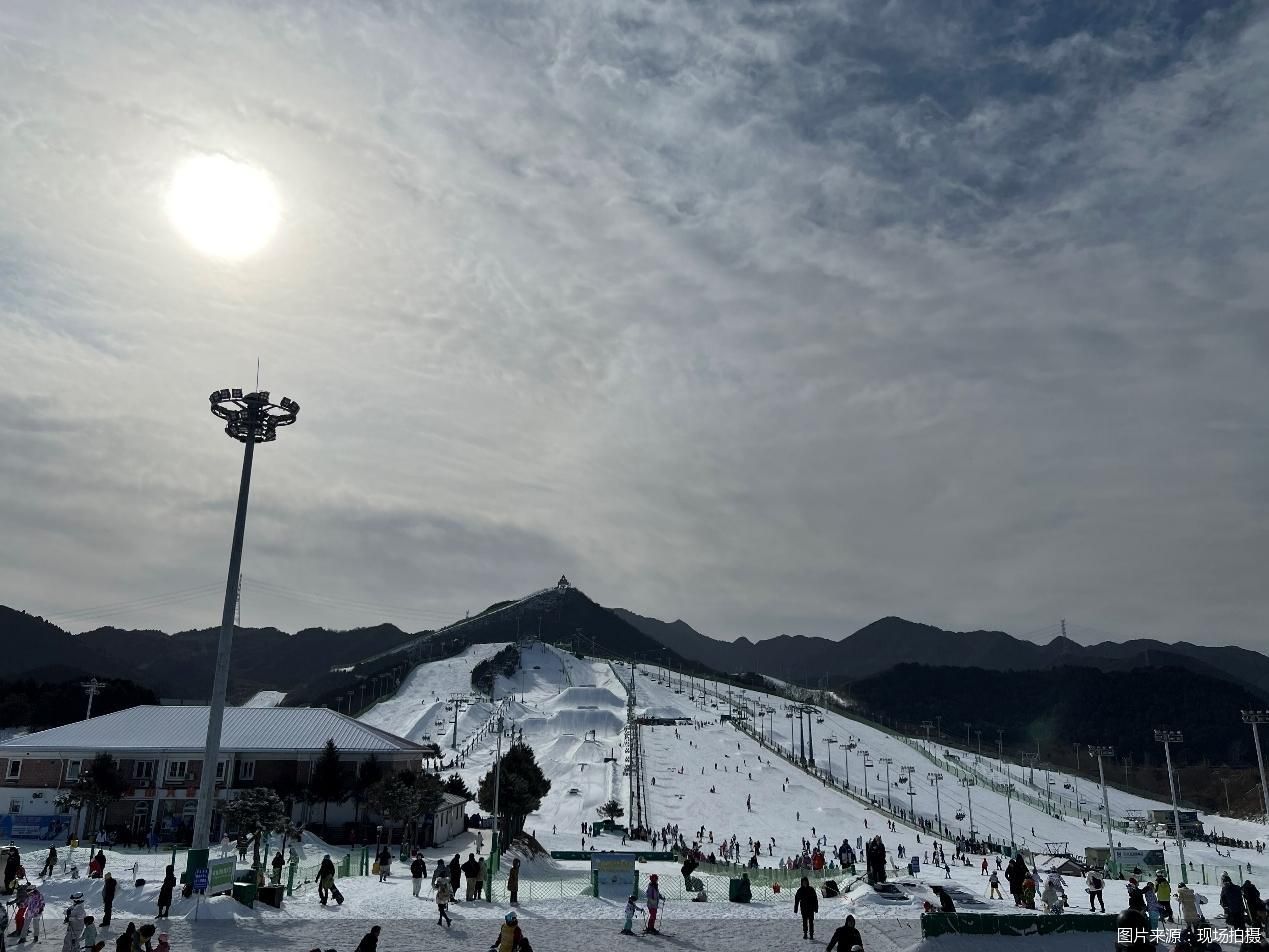 作为北京冬奥会后的第一个春节，冰雪旅游成为了许多游客的选择。